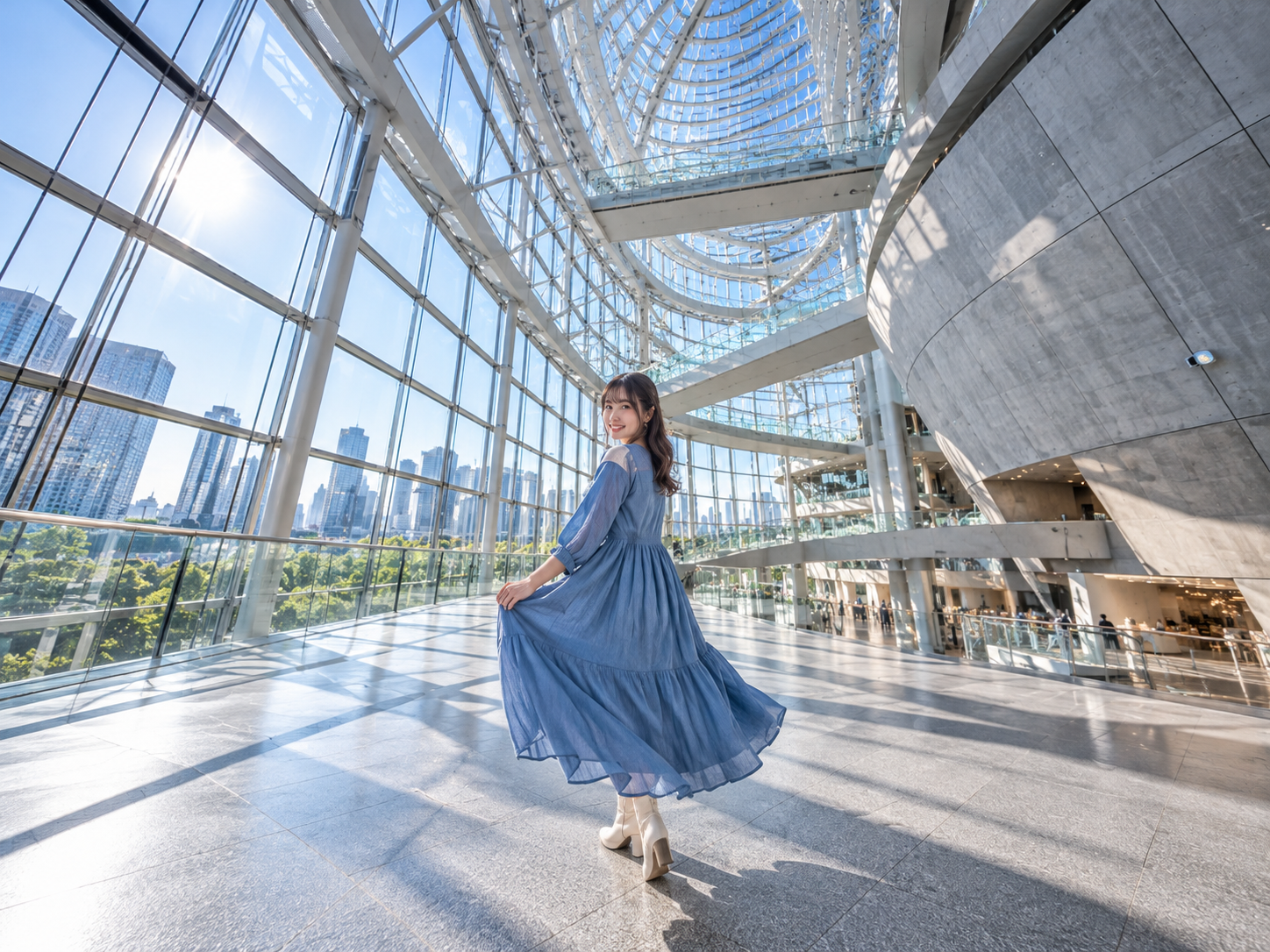 RF14mm F1.4 L VCMで日本人女性と都市景観を超広角で写すポートレートの参考作例